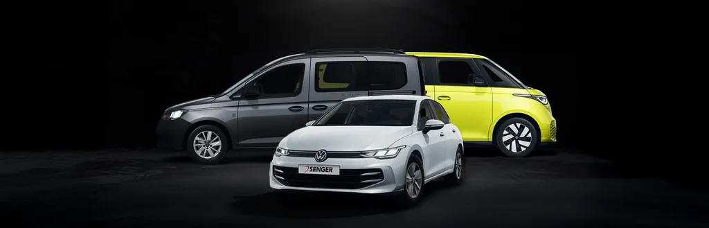 Eine Range von Volkswagen Modellen: Links der VW Caddy California, in der Mitte der VW Golf und rechts der VW ID. Buzz.